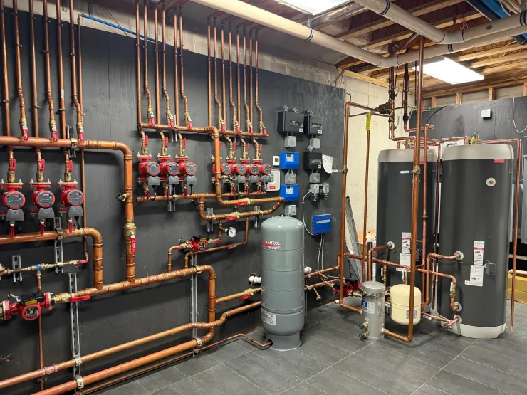 Copper pipe hydronic heating system with pumps